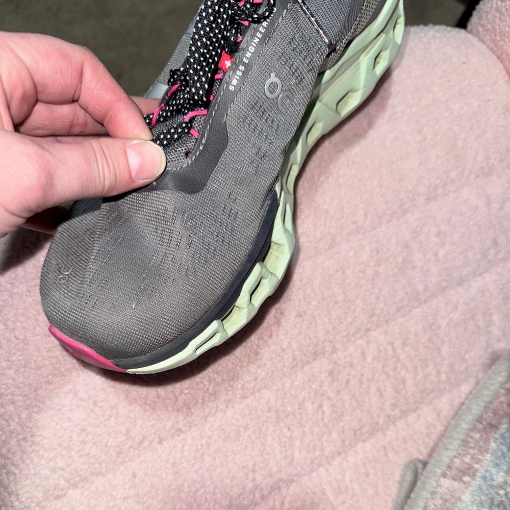 On Running Women's Sneakers in Gray and Green - Picture 7 of 8